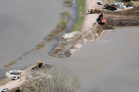 Jonathan Hayward / THE CANADIAN PRESS FILESThe breach in the dike at the hoop and holler bend is seen along the Assiniboine River outside of Portage La Prairie in May 2011. A report commissioned by Manitoba warns flood protection in the province has dozens of significant weaknesses and needs $1 billion in upgrades now to prevent billions in damage down the road.