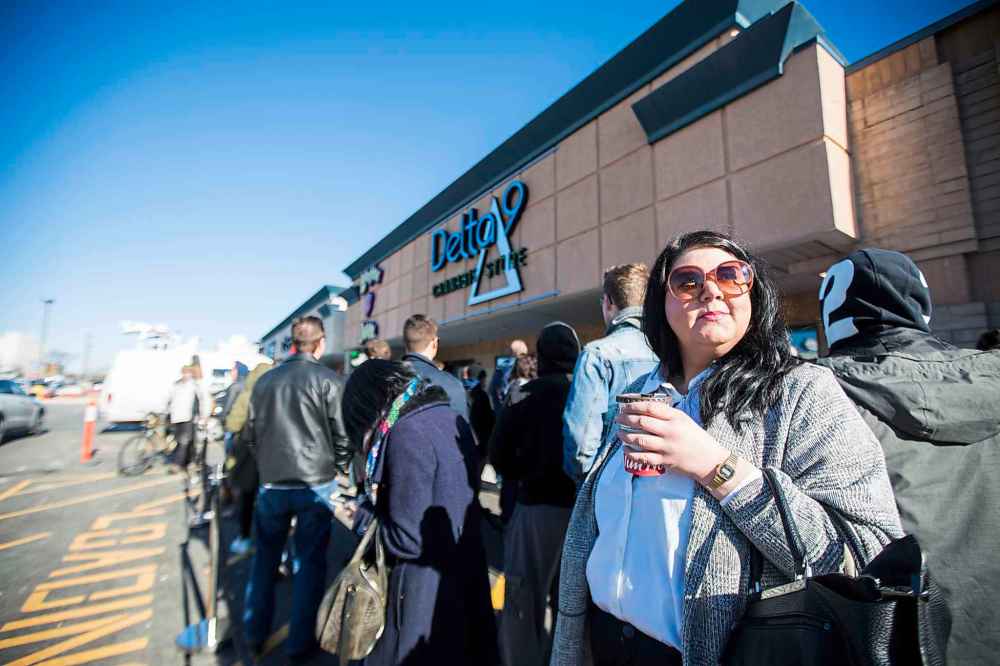 MIKAELA MACKENZIE / WINNIPEG FREE PRESS
Turner stands in line at Delta 9 in Winnipeg on Wednesday.