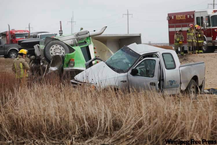Crash claims 2 lives on Perimeter – Winnipeg Free Press