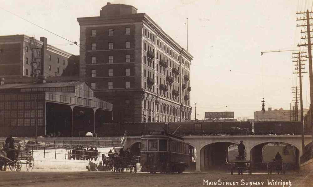 MAURICE LYALL /PEEL’S PRAIRIE PROVINCES
Photographer Maurice Lyall looks south at the Main Street Subway, circa 1910.