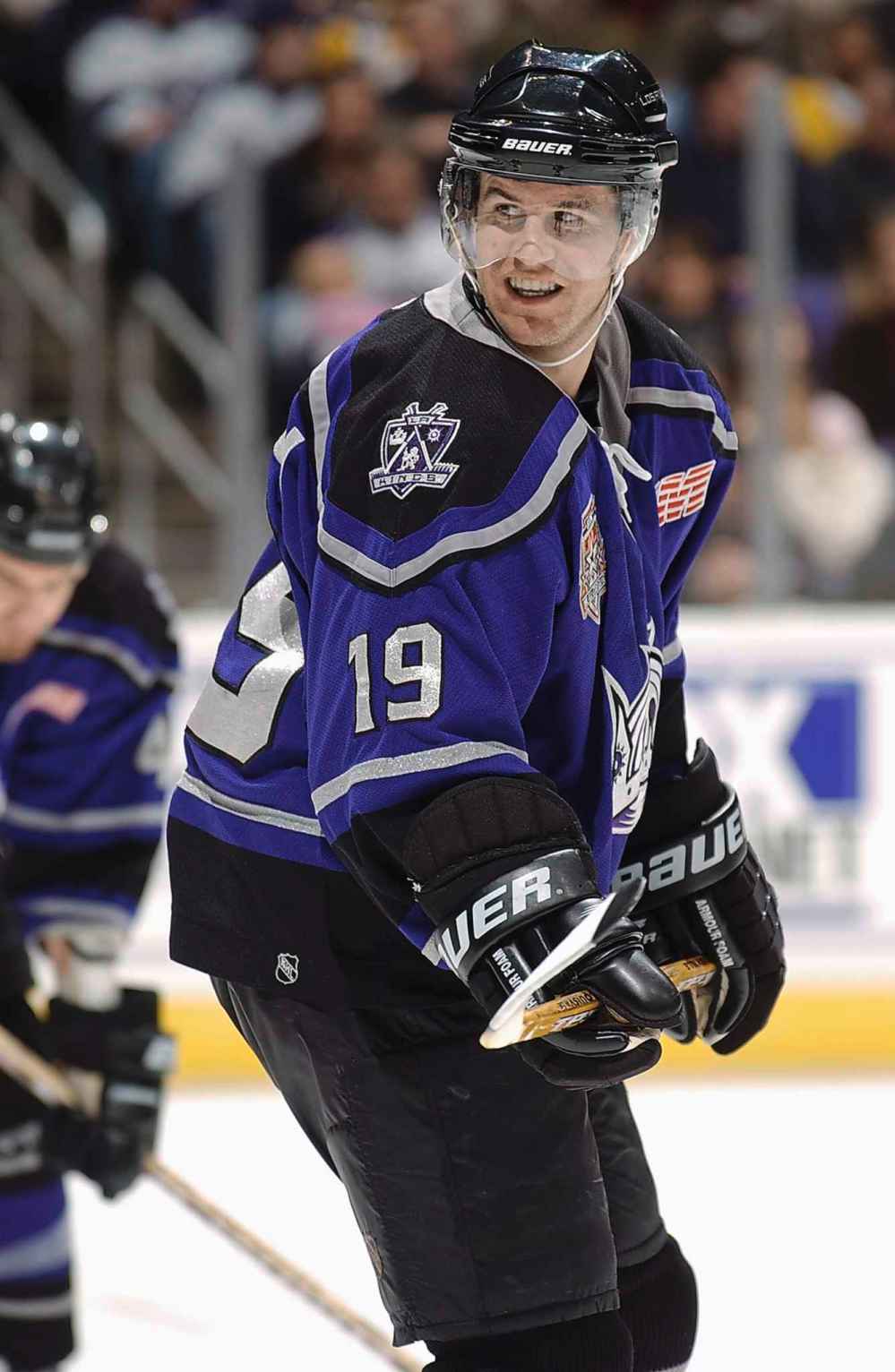 Right wing Nelson Emerson gets ready for a face off with the Kings in 2002. (Robert Mora / Getty Images / NHLI)
