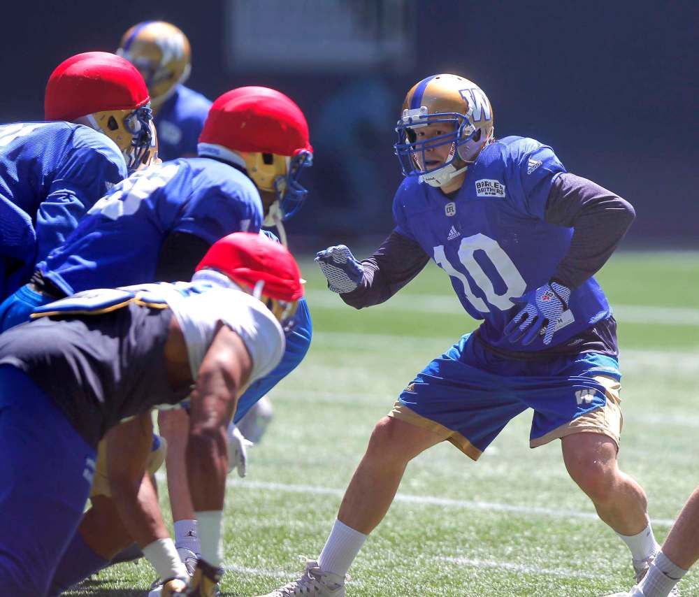 BORIS MINKEVICH / WINNIPEG FREE PRESS
Linebacker Sam Hurl (right) is anxious to get back into action after being injured earlier this season.