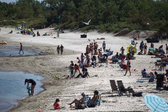 MIKE DEAL / WINNIPEG FREE PRESSA crowd enjoys the sun, sand and water at Grand Beach the morning after two children drowned.