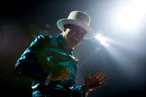JONATHAN HAYWARD / THE CANADIAN PRESS
Frontman of the Tragically Hip, Gord Downie, leads the band through a concert in Vancouver, Sunday, July, 24, 2016.