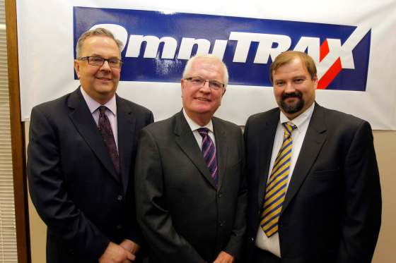 BORIS MINKEVICH / WINNIPEG FREE PRESS FILESFrom left: Kevin Shuba, CEO of Omnitrax Canada, with the company’s president, Merv Tweed, president of Omnitrax, with CEO, left, and Omnitrax USA COO Darcy Brede in 2013.