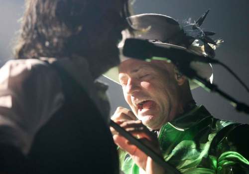 JOE BRYKSA / WINNIPEG FREE PRESS FILES
The Tragically Hip managed to capture the heart of a nation and touch the souls of millions.