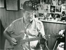 JOHN LYONS / WINNIPEG FREE PRESS FILES
Buddy Knox at his home in Dominion City in August 1988. He had four hit singles by the end of 1957 but was frustrated later in life about what his career might have been.