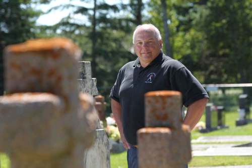 RUTH BONNEVILLE / WINNIPEG FREE PRESS
Gerald Palidwor may be president of the Immaculate Conception Ukrainian Catholic Church council, but he still can’t be buried in the pioneer cemetery.