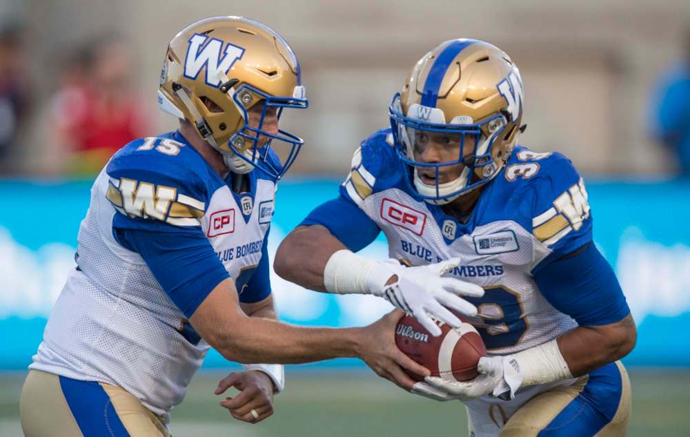 PAUL CHIASSON / THE CANADIAN PRESS
Winnipeg Blue Bombers quarterback Matt Nichols hands off to running back Andrew Harris as they face the Montreal Alouettes during first quarter CFL football action Friday, August 26, 2016 in Montreal.