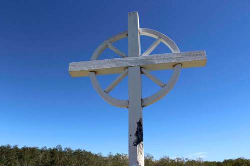 PHOTOS BY BILL REDEKOP / WINNIPEG FREE PRESS (EXCEPT WHERE NOTED)
A cross ringed by the wheel of a Red River Cart symbolizes a Métis cemetery. In 1938, people were forced from Ste. Madeleine, a Métis village, and their homes set ablaze to make way for pasture. The cemetery is all that remains.