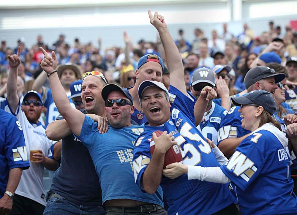 RUTH BONNEVILLE / WINNIPEG FREE PRESS
Winnipeg Blue Bomber fan Louis Opazo (with ball) celebrates the Bombers winning their first touch down with his friends.