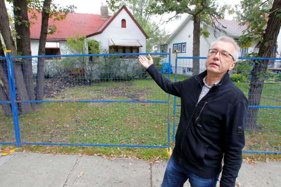 BORIS MINKEVICH / WINNIPEG FREE PRESSKen Klassen lives at Fulham Ave. across the street from some houses that are being demolished.