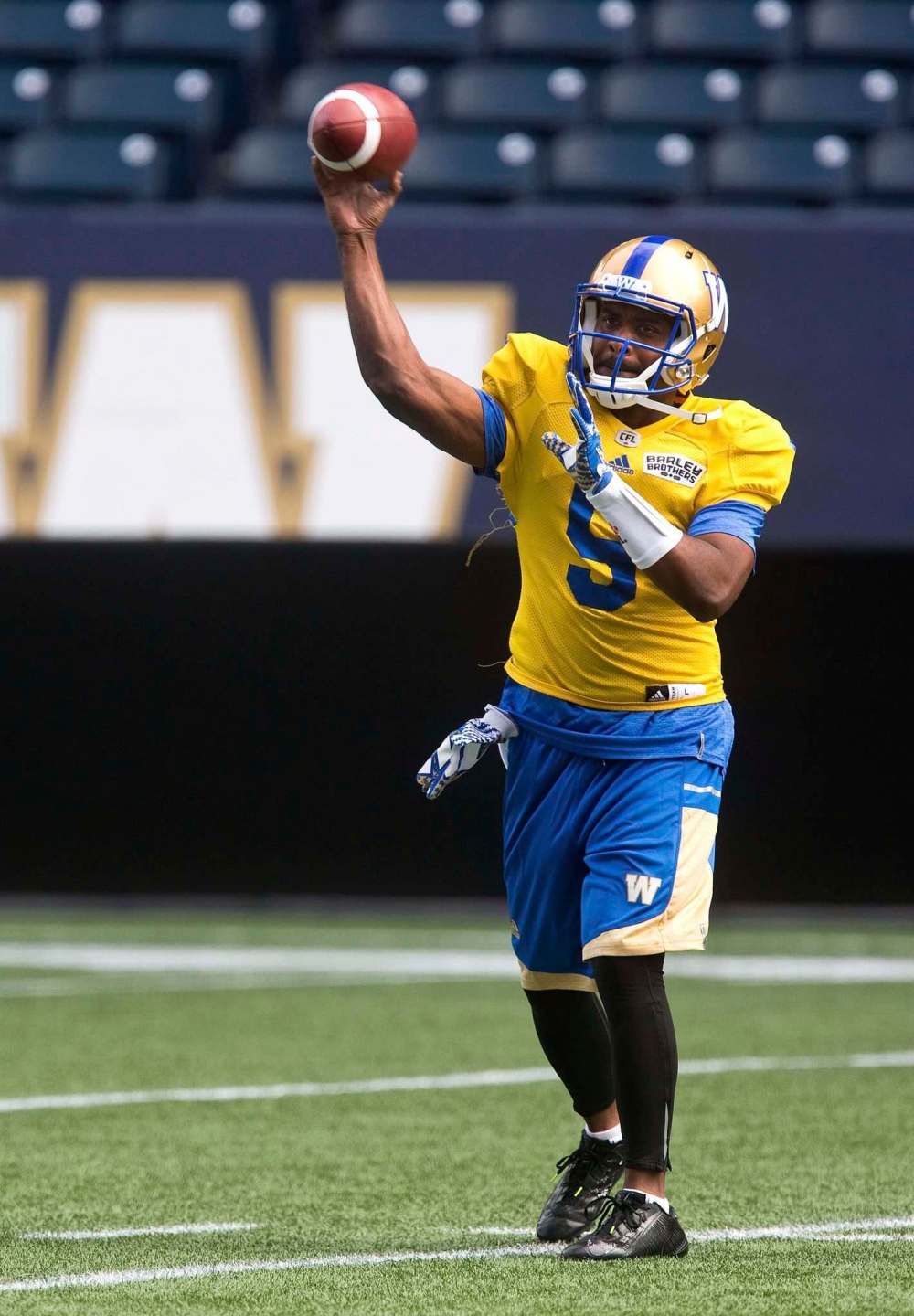 MIKE DEAL / WINNIPEG FREE PRESS
Quarterback Kevin Glenn was back on his old but new stomping grounds Tuesday at Investors Group Field.
