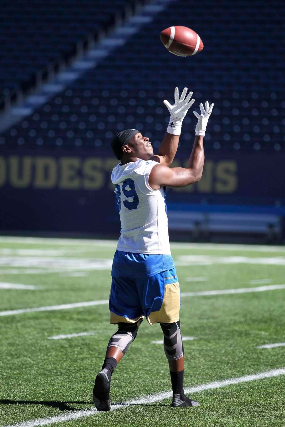 RUTH BONNEVILLE / WINNIPEG FREE PRESS
Winnipeg Blue Bombers receiver Clarence Denmark.