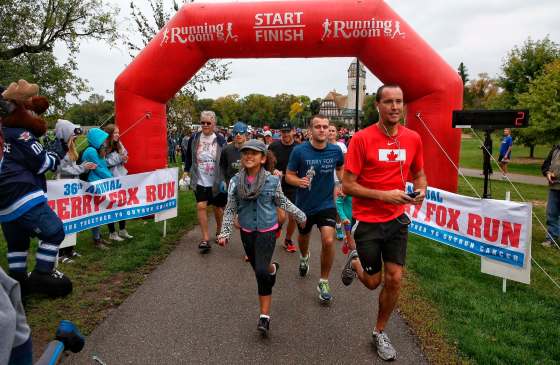 MIKE DEAL / WINNIPEG FREE PRESSRunners get set and go at the starting line of the Terry Fox Run at Assiniboine Park Sunday.