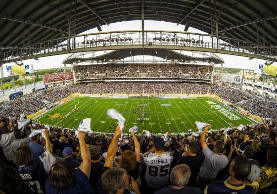 MELISSA TAIT / WINNIPEG FREE PRESS FILESThe crowd at the inaugural regular season game at Investors Group Field in Winnipeg on June 27, 2013. Attendance at IGF has been declining.