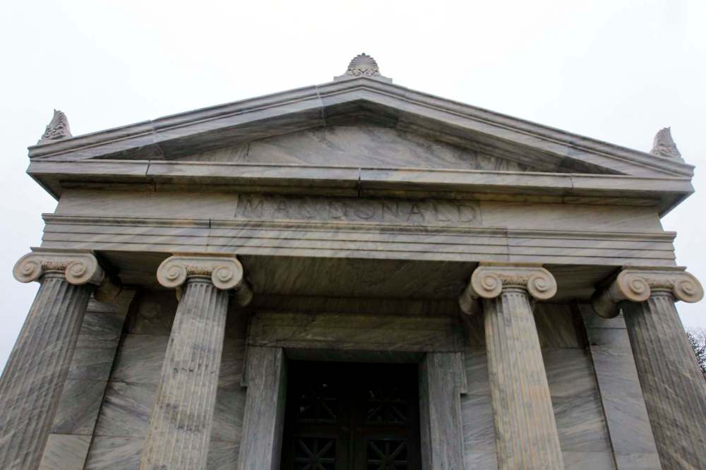 BORIS MINKEVICH / WINNIPEG FREE PRESS
The entire Macdonald family — Alexander, Annie and their five children — are buried in the Macdonald mausoleum in Kildonan Presbyterian Cemetery.