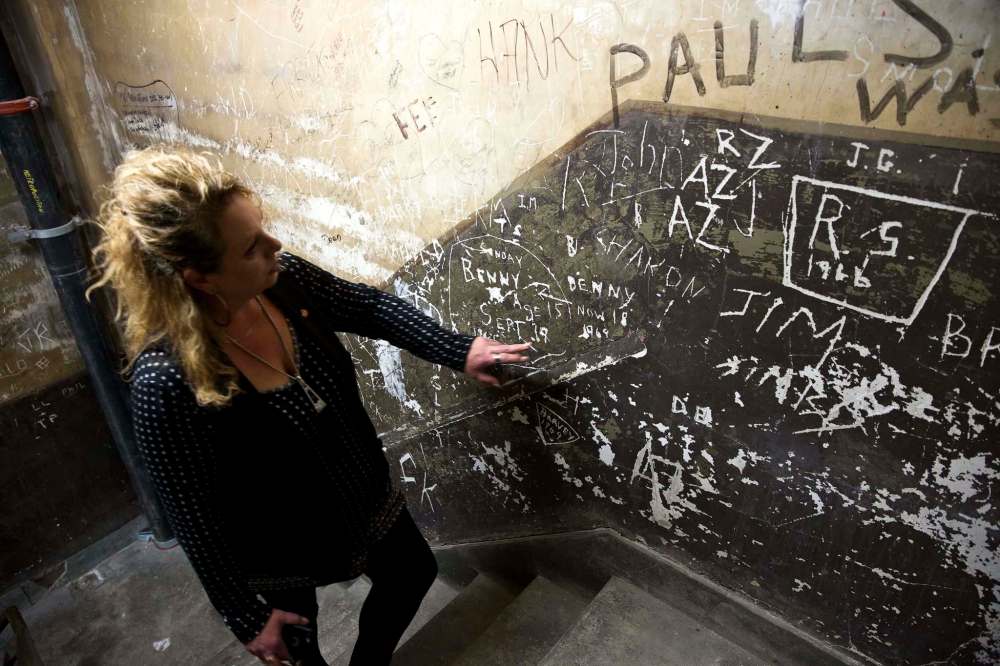 MIKE DEAL / WINNIPEG FREE PRESS
Janet Harder, general manager of The Metropolitan Entertainment Centre, in the back employee staircase, which has been kept in its original state with graffiti dating back over 50 years.