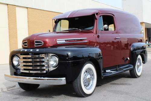 LARRY D'ARGIS / WINNIPEG FREE PRESS
The 1948 Ford F-47 Panel truck took nine years to restore.