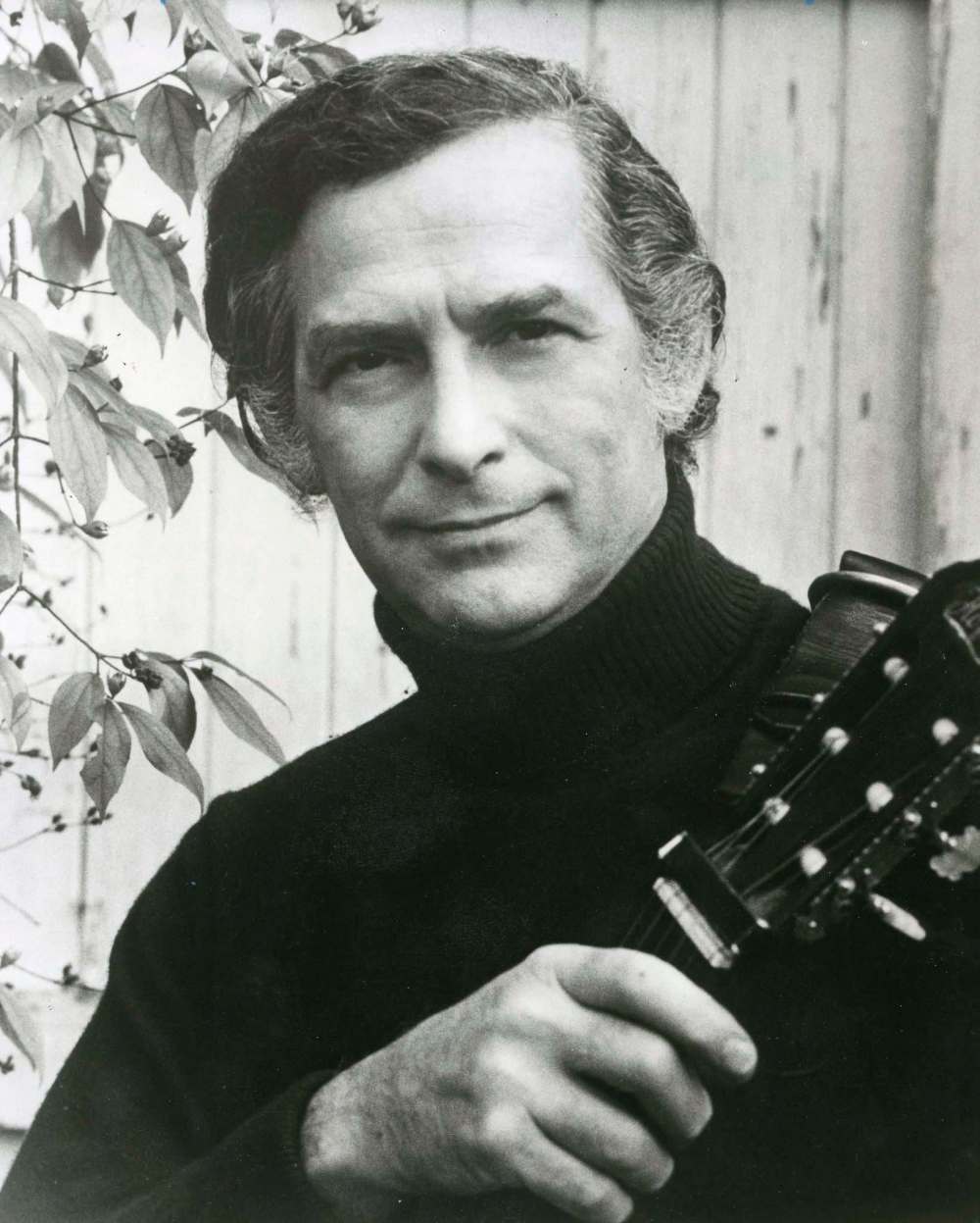 GEORGE PICKOW PHOTO
A publicity photo of Oscar Brand from the late 1970s or early 1980.