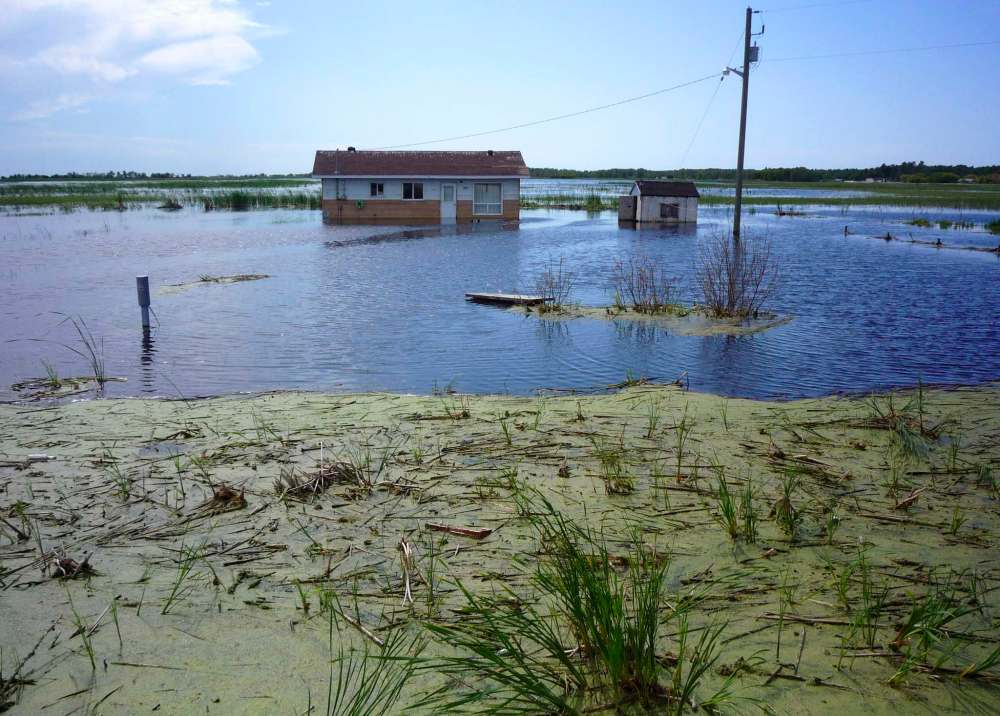 ALEXANDRA PAUL / WINNIPEG FREE PRESS FILES
Ruined homes will be replaced and Lake St. Martin First Nation residents are expected to start moving into new residences in the fall of 2017.