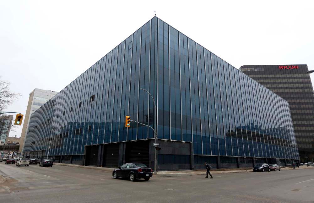 TREVOR HAGAN / WINNIPEG FREE PRESS FILES
The Winnipeg Police Headquarters building will get security barriers.