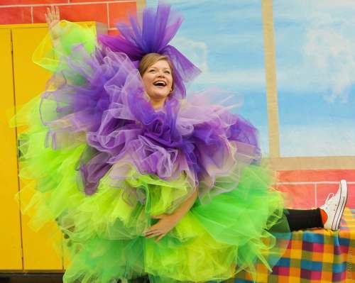 LEIF NORMAN PHOTO
Jane Testar brings the stories of Robert Munsch to colourful life.