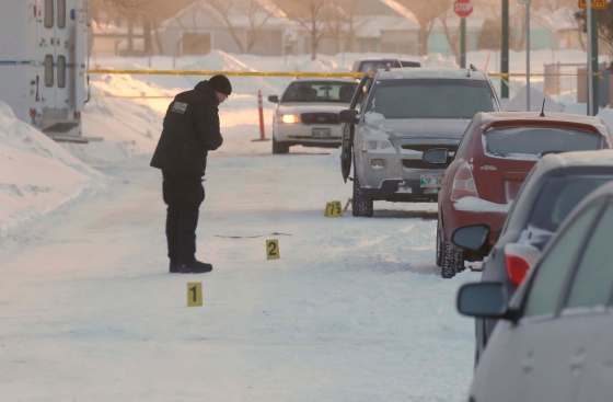 WAYNE GLOWACKI / WINNIPEG FREE PRESSWinnipeg police investigate on Thames Avenue near Watt Street on Wednesday morning.