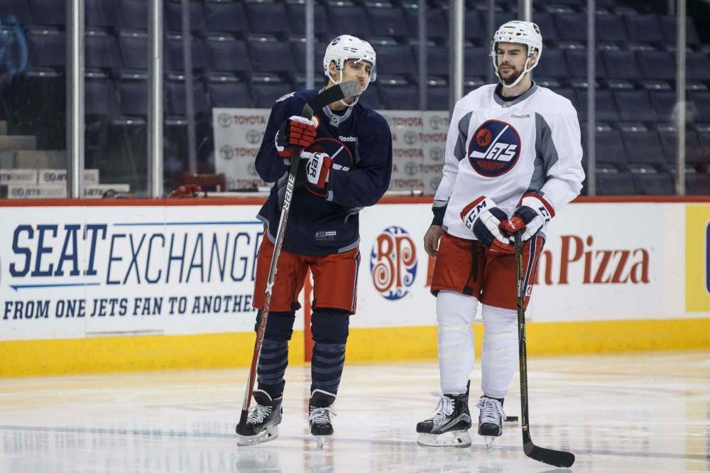 MIKE DEAL / WINNIPEG FREE PRESS
Jets forwards Drew Stafford (right) and Brandon Tanev chat at the morning skate. Stafford had an assist playing on the top line Monday night.