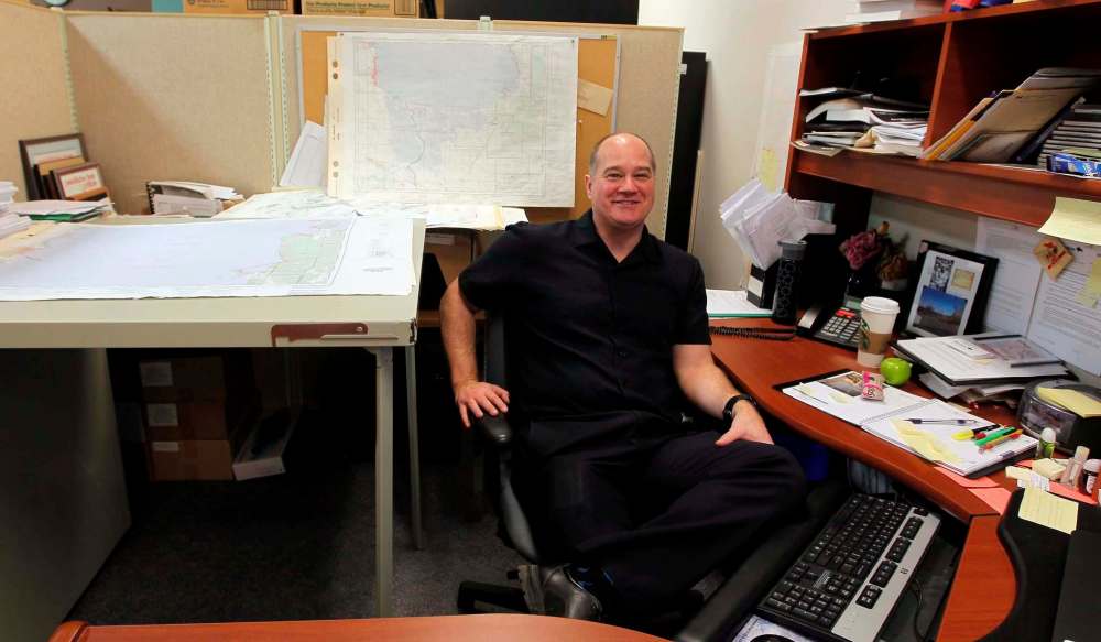 BORIS MINKEVICH / WINNIPEG FREE PRESS
Des Kappel, provincial toponymist has named 10,000 lakes, including about 3,000 in the last six years, but has 90,000 lakes to go.