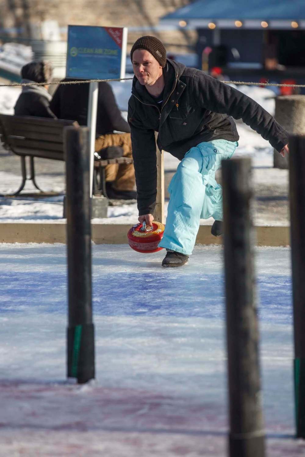 MIKE DEAL / WINNIPEG FREE PRESS
Clayton Salkeld throws a curling rock while playing Crokicurl with his family.
