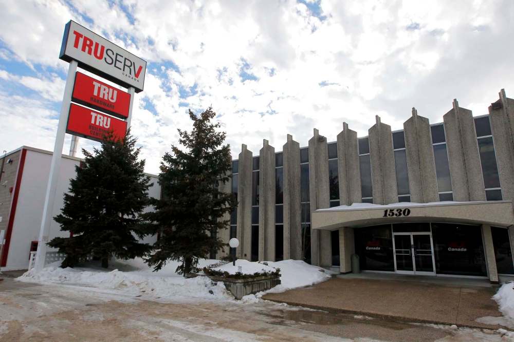 500,000 sq ft
BORIS MINKEVICH / WINNIPEG FREE PRESS
The old True Value Hardware store head office and large distribution centre is closing down completely by the end of the summer. The operation was acquired by Rona in 2010 and changed its name to Ace Hardware a couple of years ago. When Lowe’s bought Rona last year a decision was made to alter the distribution strategy and the Winnipeg centre is closing. 1530 Gamble Place. Martin Cash story. Feb. 17, 2017