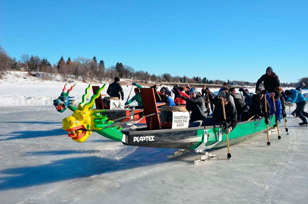 Daniel Bahuaud Photo
Des équipes du Centre du kayak et du canot du Manitoba ont rodé leurs nouveaux bateaux-dragons, le 18 février, en prévision du Festival de bateaux-dragons sur glace du 25 février. Au moment d’écrire ces lignes, l’évènement de la Manitoba Paddling Association était toujours au programme.