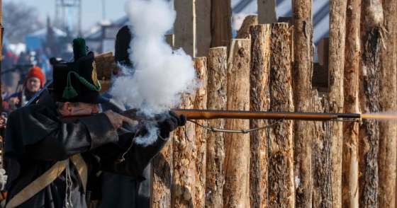 MIKE DEAL / WINNIPEG FREE PRESSCostumed interpreters re-enact a Red River Skirmish at Fort Gibraltar during the last day of the Festival du Voyageur. Using flintlock muskets and black powder, the actors demonstrated how a battle might have been fought between the members of La Compagnie de La Vérendrye and The Forces of Lord Selkirk in the 18th and early 19th century.
