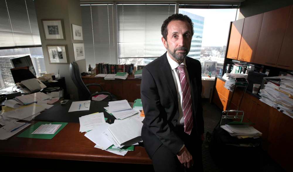 PHIL HOSSACK / WINNIPEG FREE PRESS FILES
Saul Simmonds, lawyer for Mark Grant in his Broadway Avenue office in 2015.