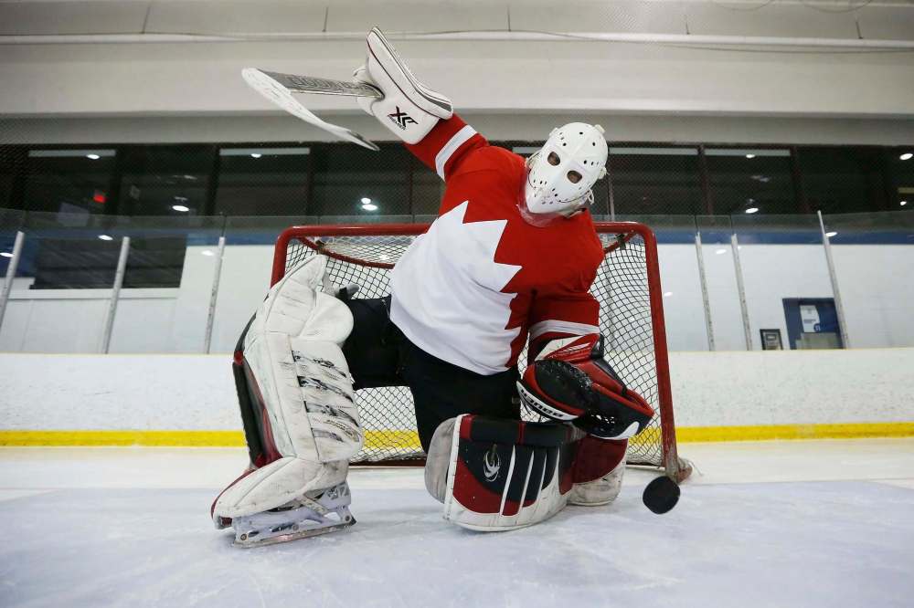 JOHN WOODS / WINNIPEG FREE PRESS
Bob James, a local hockey goalie who rents himself out to teams that are in need of his services, gets ready for a game at Canlan ice rink Tuesday.