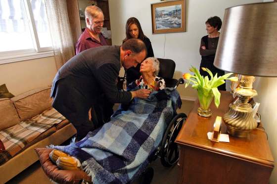 KEN GIGLIOTTI / WINNIPEG FREE PRESS FILESThe Hospital Home Team program was designed to provide in-home care that could cut down on costly hospital visits and improve quality of life.