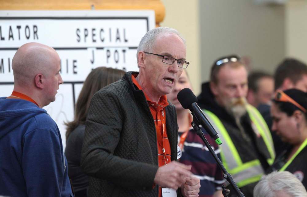 RUTH BONNEVILLE / WINNIPEG FREE PRESS
Former NDP MLA Steve Ashton speaks at the Indian and Métis Friendship Centre Saturday.