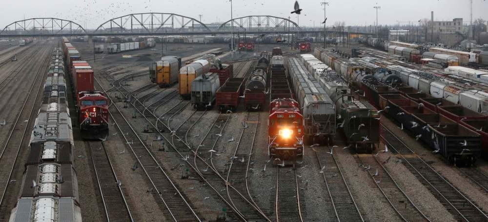 The view of the CPR Winnipeg Yards and the Arlington Bridge looking west from the Slaw Rebchuk Bridge. ( Wayne Glowacki / Winnipeg Free Press files)