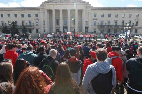 WAYNE GLOWACKI / WINNIPEG FREE PRESSParents and students of Kelvin High School gather at the legislative building.