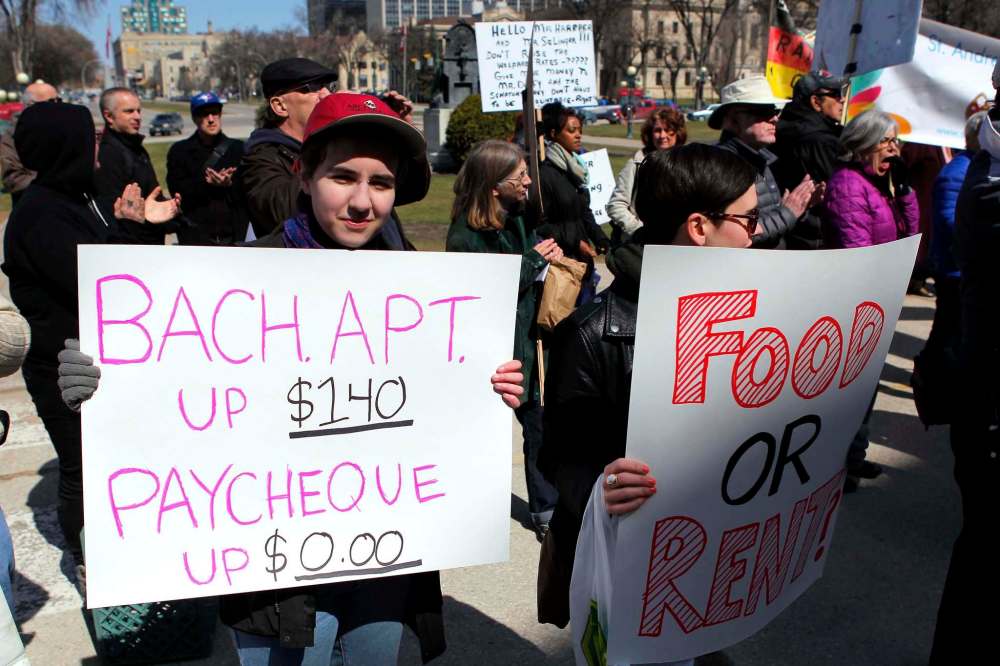 BORIS MINKEVICH/WINNIPEG FREE PRESS Files
Anti-poverty advocates gather at the steps of the Manitoba Legislature in 2015 to ask the Manitoba government to make poverty-reduction measures a priority.