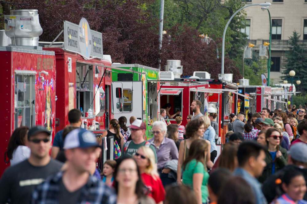 DAVID LIPNOWSKI / WINNIPEG FREE PRESS FILES
Food trucks will be subject to expanded fire inspections and fees.