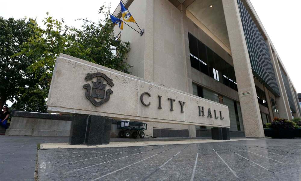 WAYNE GLOWACKI / WINNIPEG FREE PRESS FILES
Mayor Brian Bowman claims a lobbyist registry will curb 'old-school politics' at Winnipeg City Hall.