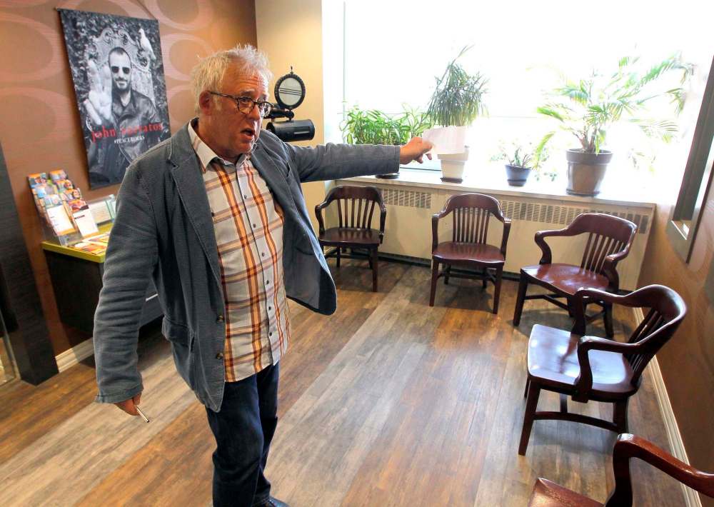 BORIS MINKEVICH / WINNIPEG FREE PRESS
Optometrist Dr. Robert Lecker shows the Free Press where the man was shot by police.
