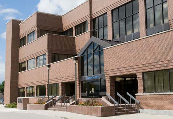 DAVID LIPNOWSKI / WINNIPEG FREE PRESS FILESWorkers at the Winnipeg Free Press agreed to a deal that would see them take a wage cut if the company's financial position changes and it can't pay all of its bills.