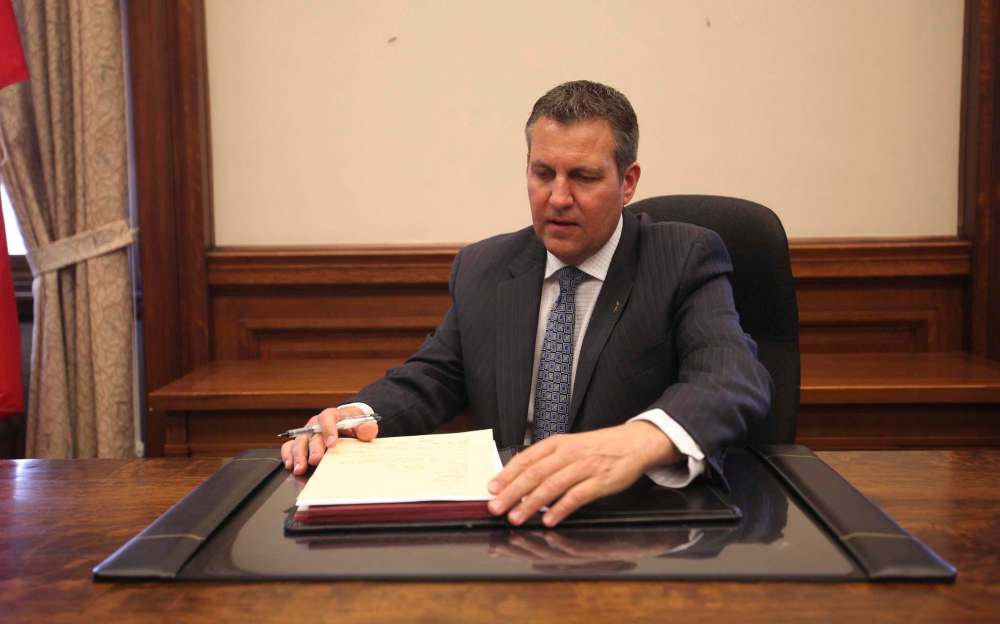 RUTH BONNEVILLE / WINNIPEG FREE PRESS FILES
Growth, Enterprise and Trade Minister Cliff Cullen introduced The Minimum Wage Indexation Act on Monday.