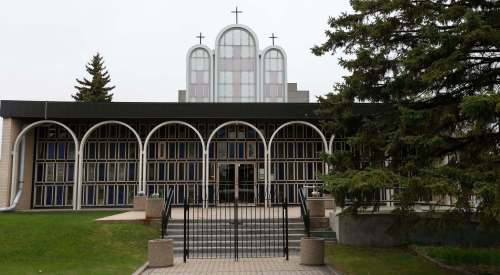 The Holy Family Ukrainian Catholic Church at 1001 Grant Avenue. (Wayne Glowacki / Winnipeg Free Press)