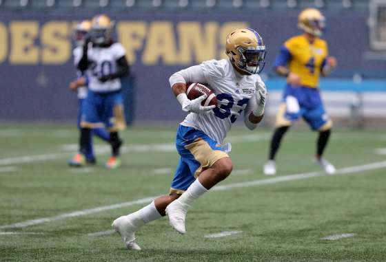 PHOTOS BY TREVOR HAGAN / WINNIPEG FREE PRESSWinnipeg Blue Bombers running back Andrew Harris takes off on a ramble during Day 1 of training camp Sunday at Investors Group Field.