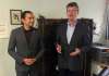 BORIS MINKEViCH / WINNIPEG FREE PRESS 
Former NDP justice minister Andrew Swan (right) announces he will support Wab Kinew.