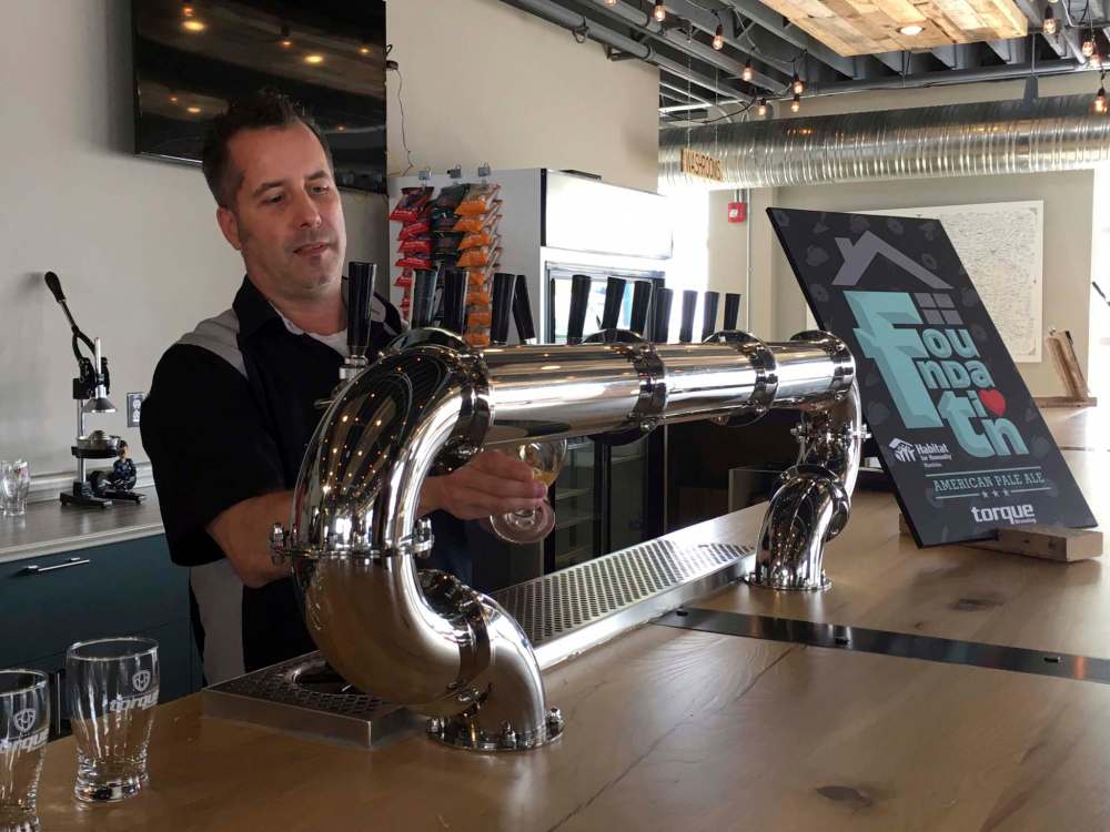 BEN MACPHEE-SIGURDSON / WINNIPEG FREE PRESS
John Heim, president of Torque Brewing, pours a pint of the Foundation American pale ale at a media event to launch the beer on Wednesday morning.